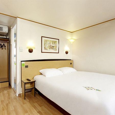 Campanile Hotel Майенн Номер фото
