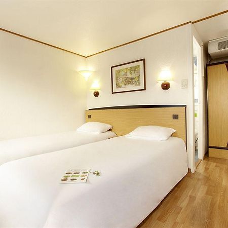 Campanile Hotel Майенн Номер фото