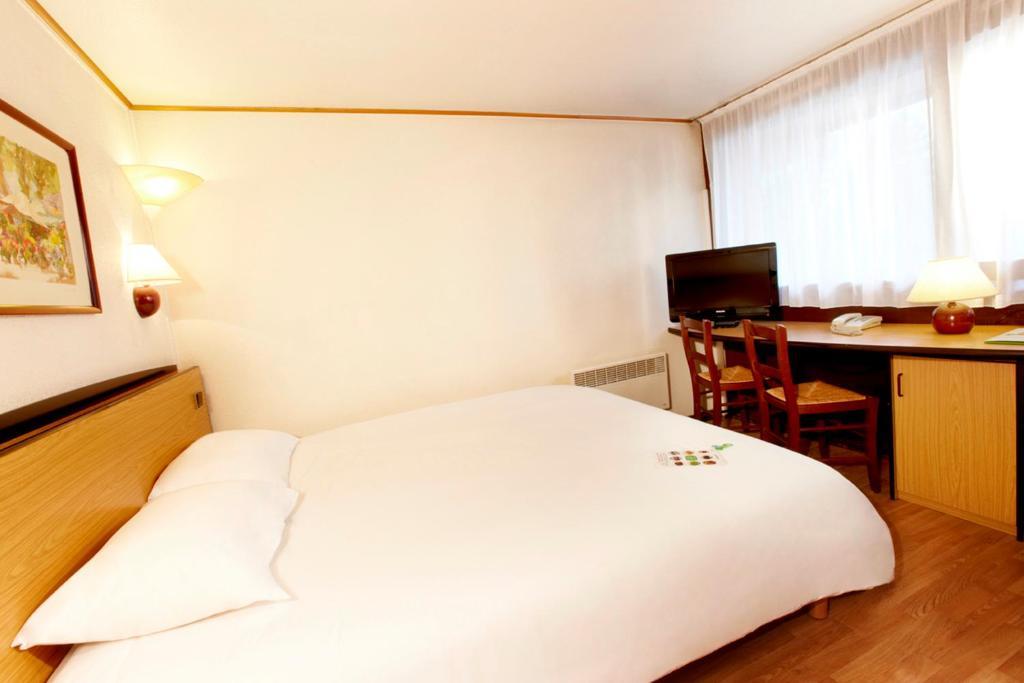 Campanile Hotel Майенн Номер фото