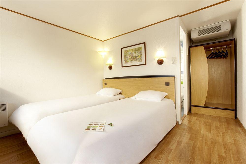 Campanile Hotel Майенн Номер фото